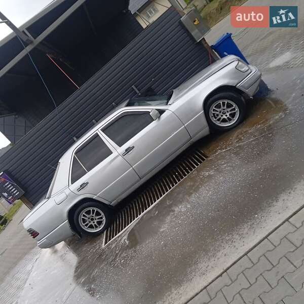 Mercedes-Benz E-Class 1987