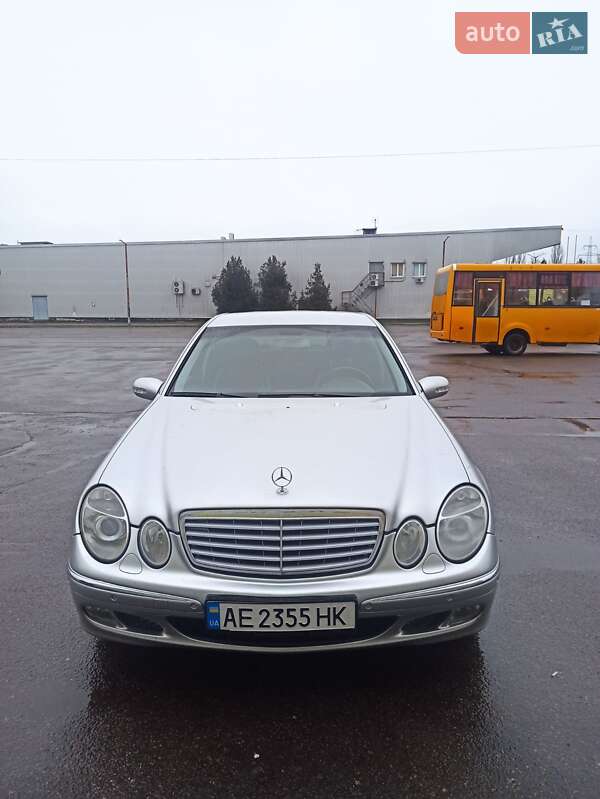 Седан Mercedes-Benz E-Class 2004 в 