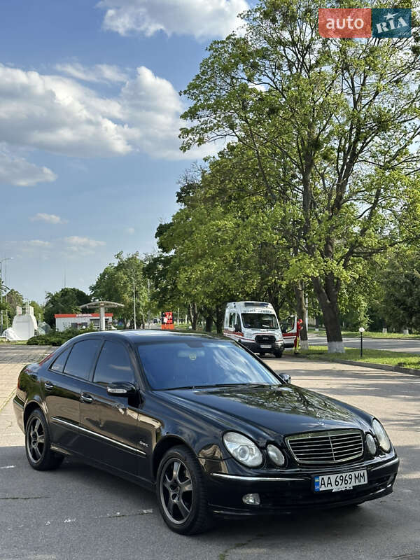 Седан Mercedes-Benz E-Class 2004 в 