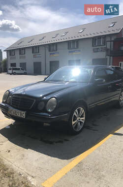 Седан Mercedes-Benz E-Class 1999 в Вараше