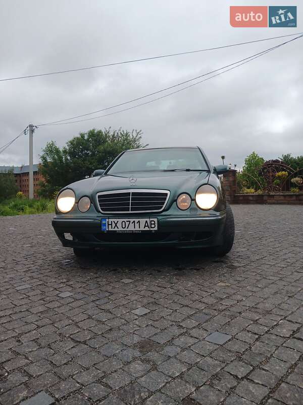 Седан Mercedes-Benz E-Class 2000 в Кременце