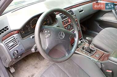 Седан Mercedes-Benz E-Class 2000 в 