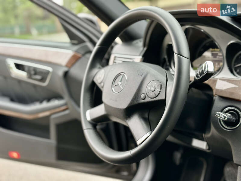 Седан Mercedes-Benz E-Class 2011 в Києві
