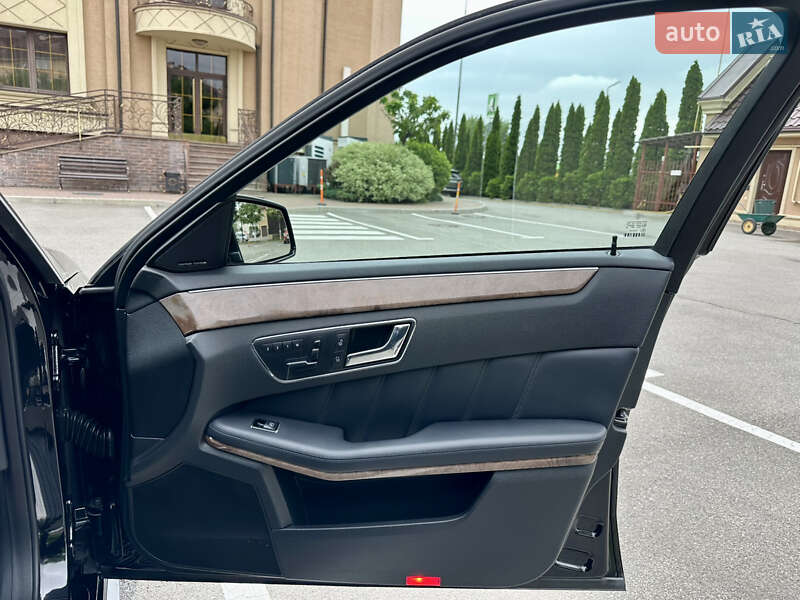 Седан Mercedes-Benz E-Class 2011 в Києві