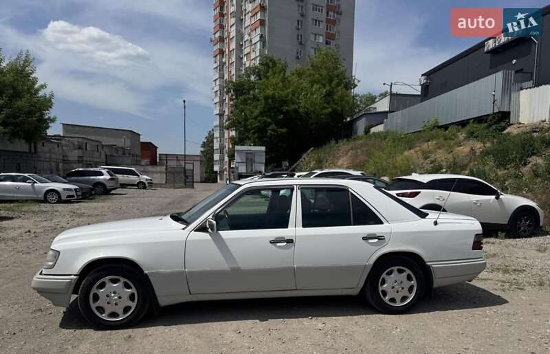 Седан Mercedes-Benz E-Class 1995 в 