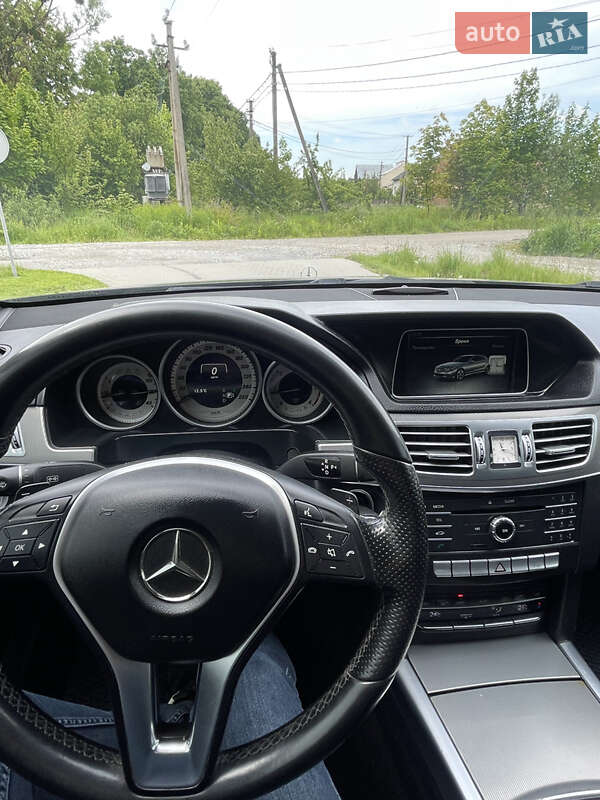 Седан Mercedes-Benz E-Class 2015 в Львове
