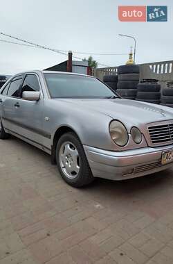 Седан Mercedes-Benz E-Class 1995 в 