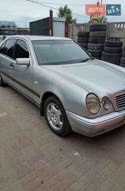 Седан Mercedes-Benz E-Class 1995 в 