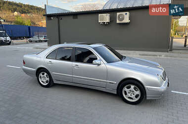 Седан Mercedes-Benz E-Class 2001 в 