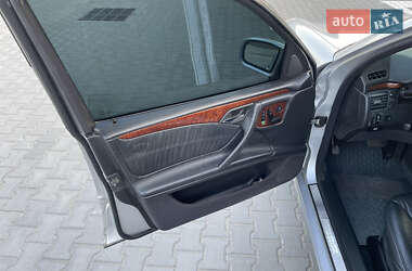 Седан Mercedes-Benz E-Class 2001 в 