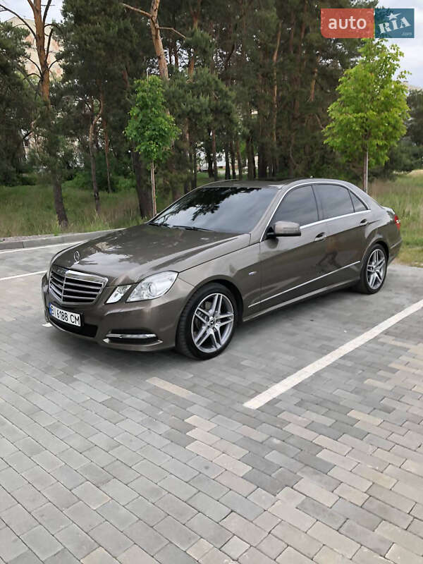 Седан Mercedes-Benz E-Class 2011 в 