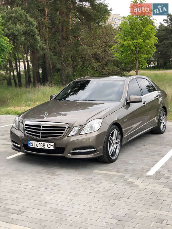 Седан Mercedes-Benz E-Class 2011 в Кременчуці