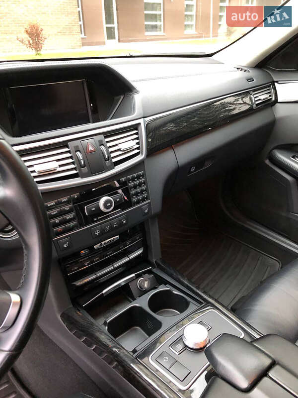 Седан Mercedes-Benz E-Class 2011 в Кременчуці