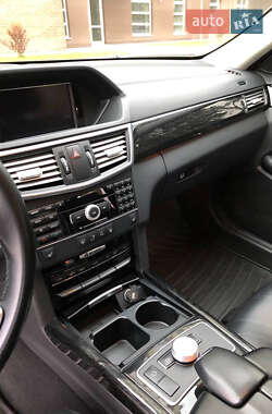 Седан Mercedes-Benz E-Class 2011 в 