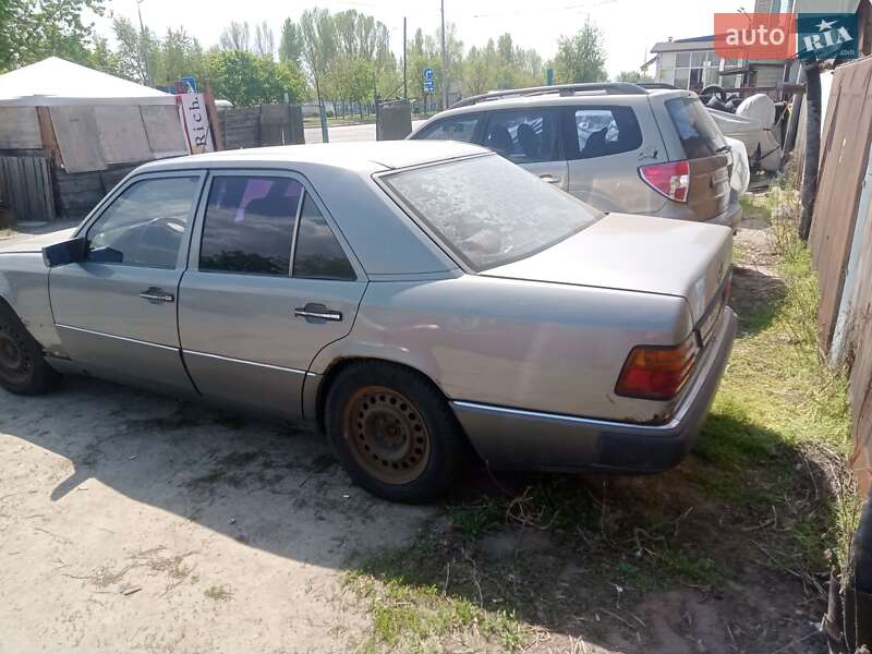 Седан Mercedes-Benz E-Class 1991 в Києві