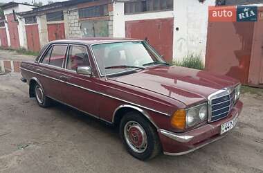 Седан Mercedes-Benz E-Class 1982 в 