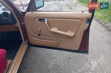 Седан Mercedes-Benz E-Class 1982 в 