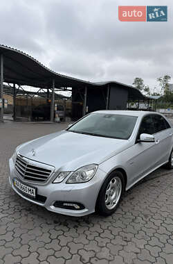 Седан Mercedes-Benz E-Class 2010 в Києві