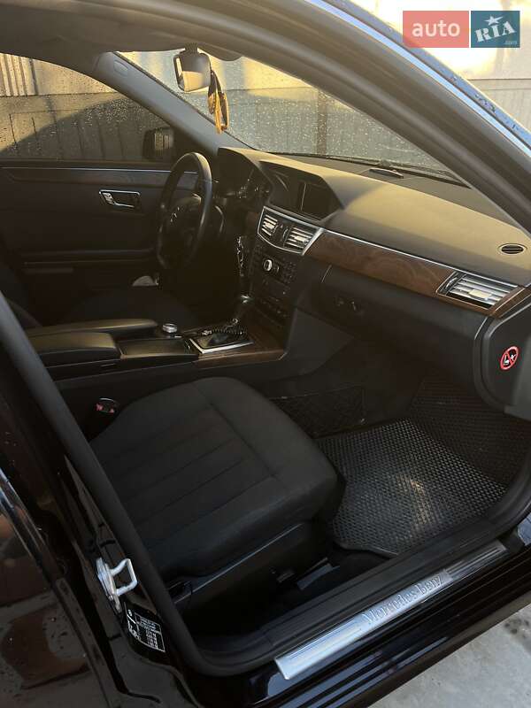 Седан Mercedes-Benz E-Class 2011 в Виноградові
