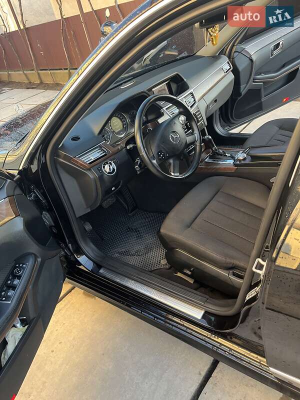Седан Mercedes-Benz E-Class 2011 в Виноградові