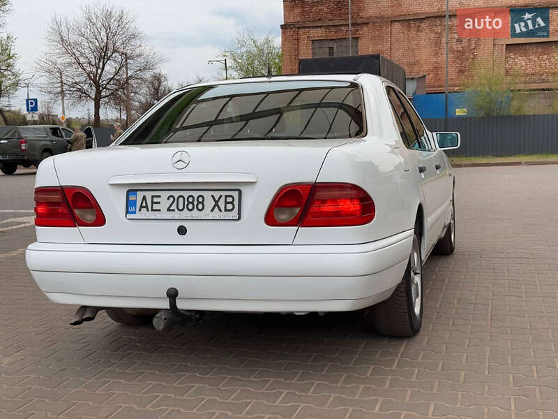 Седан Mercedes-Benz E-Class 1999 в Кривом Роге