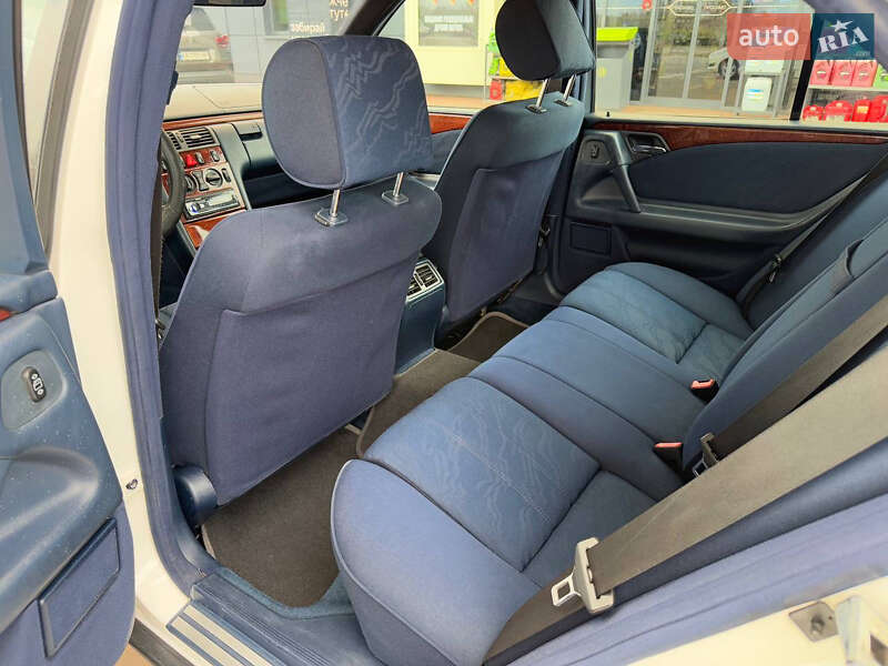 Седан Mercedes-Benz E-Class 1999 в Кривом Роге