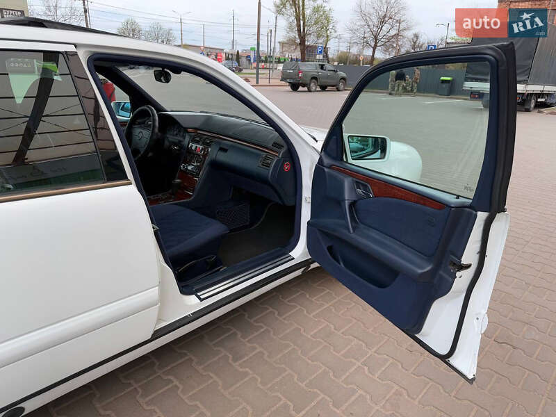 Седан Mercedes-Benz E-Class 1999 в Кривом Роге