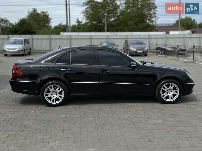 Седан Mercedes-Benz E-Class 2006 в Чернівцях