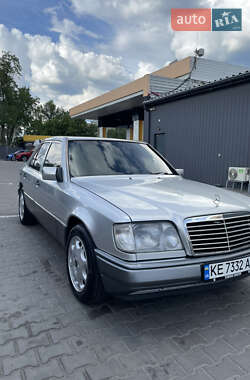 Седан Mercedes-Benz E-Class 1995 в 