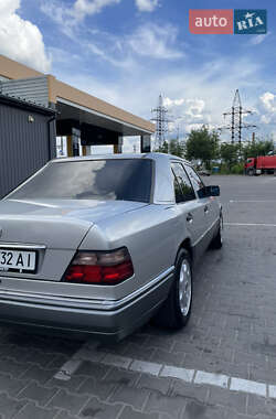 Седан Mercedes-Benz E-Class 1995 в 