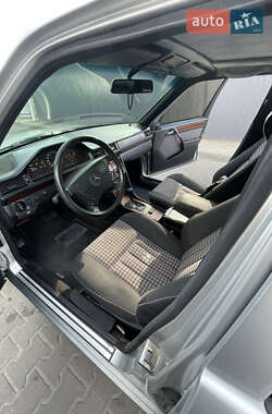 Седан Mercedes-Benz E-Class 1995 в 