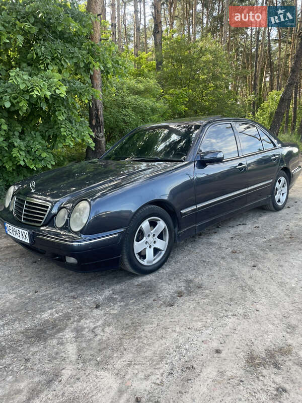 Mercedes-Benz E-Class 2000