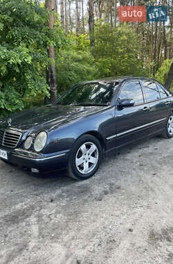 Седан Mercedes-Benz E-Class 2000 в 