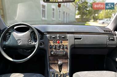 Седан Mercedes-Benz E-Class 2002 в 