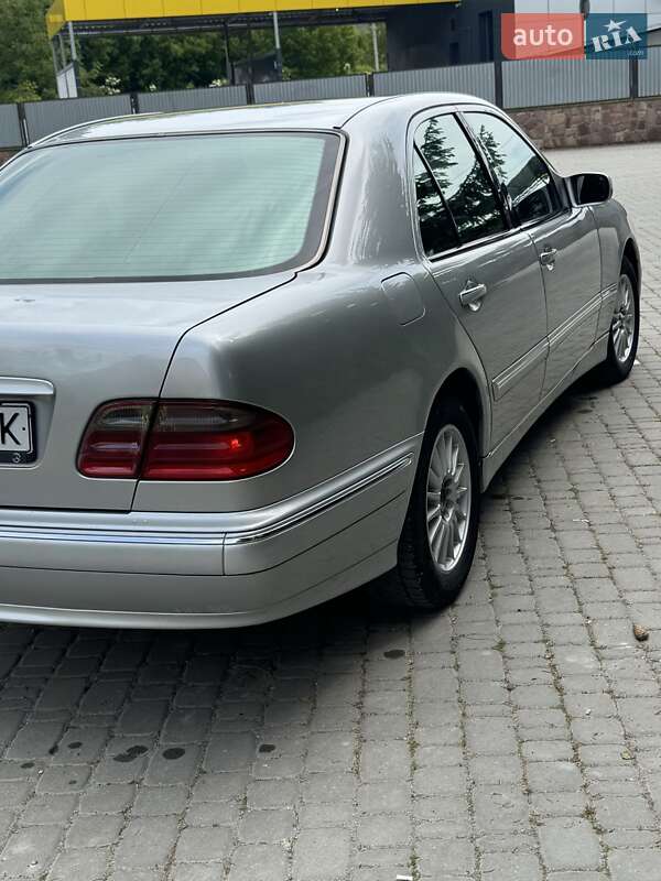 Седан Mercedes-Benz E-Class 2000 в Хоросткові