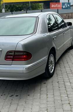 Седан Mercedes-Benz E-Class 2000 в 