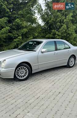 Седан Mercedes-Benz E-Class 2000 в 