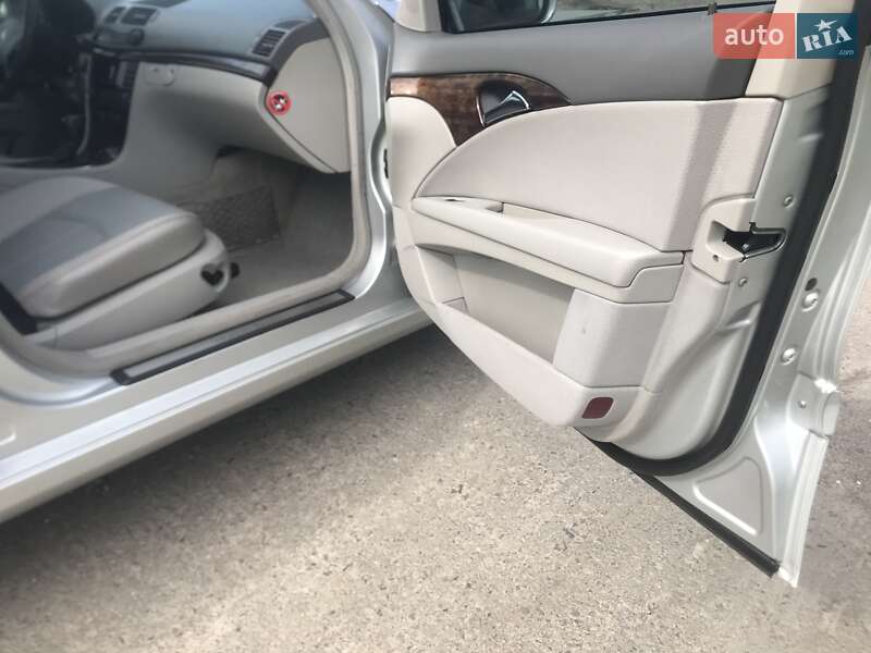 Седан Mercedes-Benz E-Class 2004 в Рівному