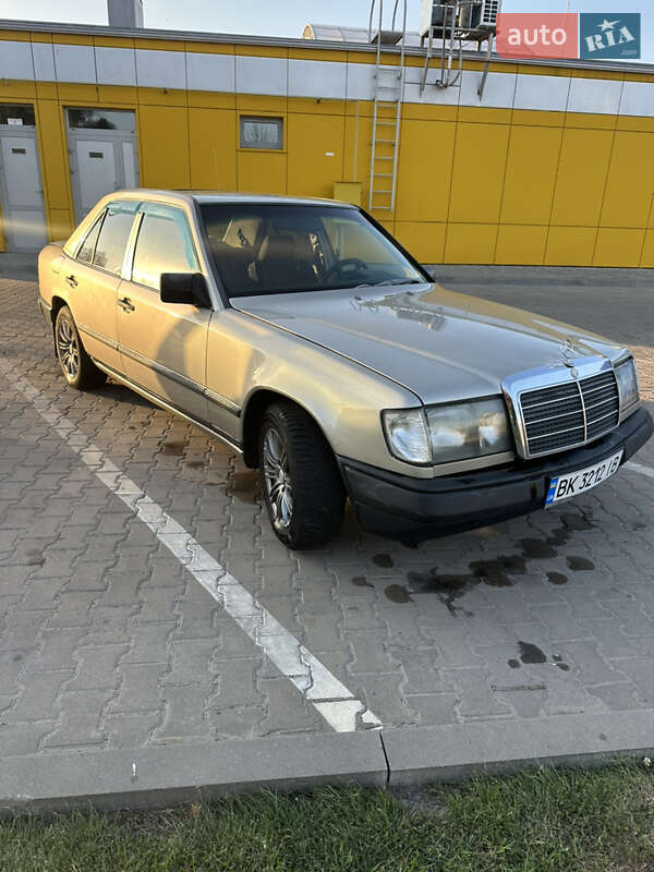 Mercedes-Benz E-Class 1988