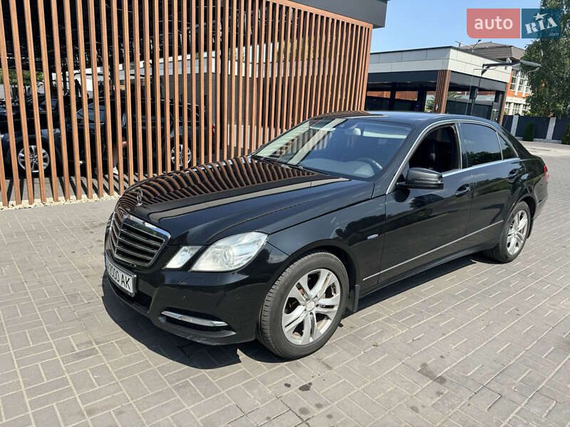 Седан Mercedes-Benz E-Class 2011 в 