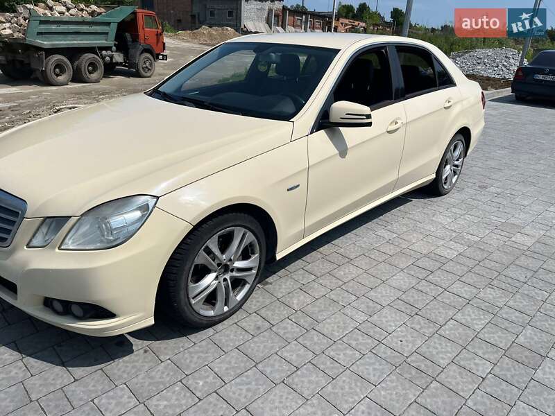 Седан Mercedes-Benz E-Class 2009 в Львові