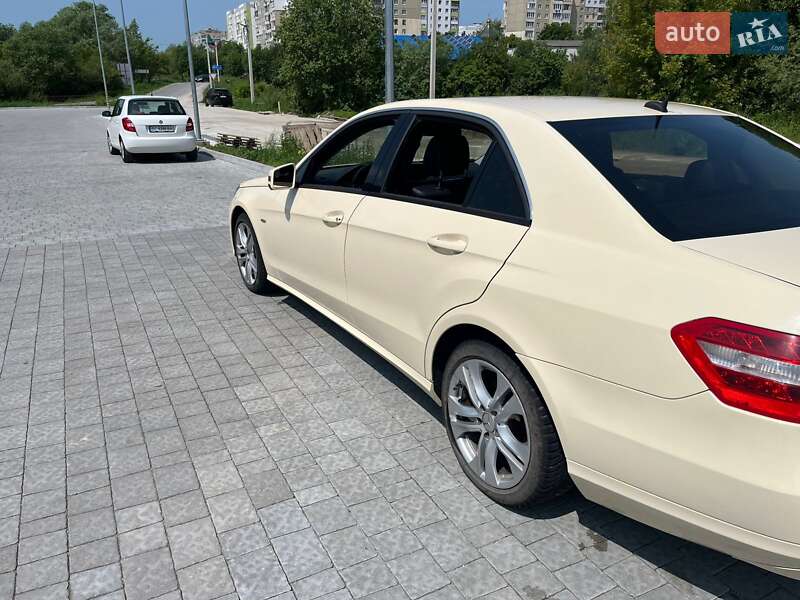 Седан Mercedes-Benz E-Class 2009 в Львові