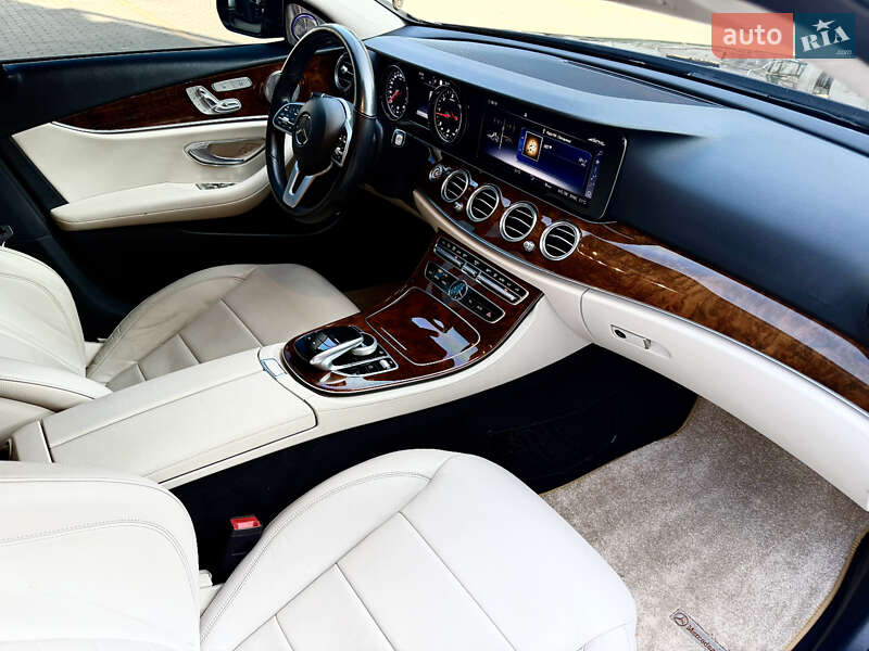 Седан Mercedes-Benz E-Class 2018 в Львове