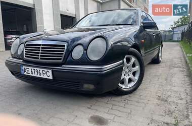 Седан Mercedes-Benz E-Class 1998 в Черновцах