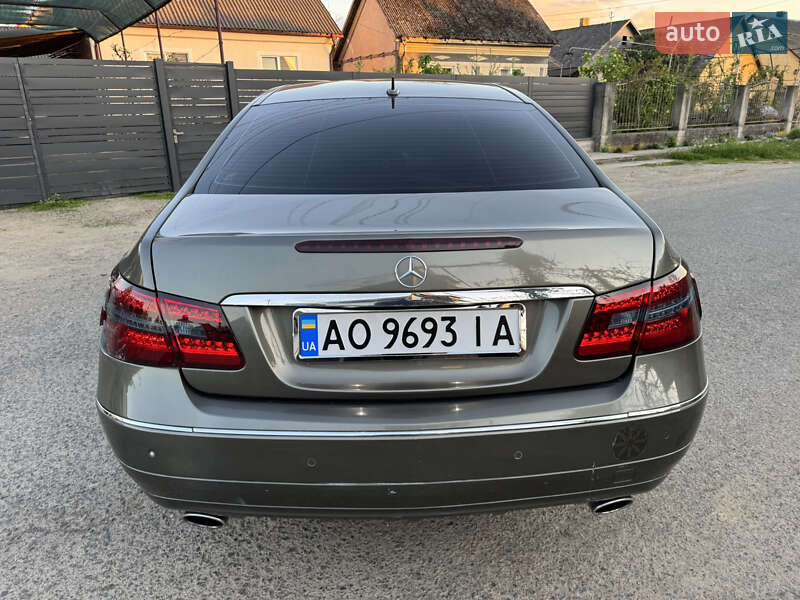 Купе Mercedes-Benz E-Class 2011 в Тересві