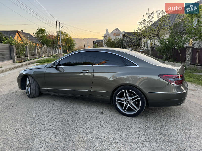 Купе Mercedes-Benz E-Class 2011 в Тересві