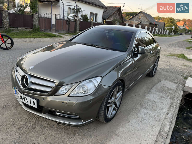 Купе Mercedes-Benz E-Class 2011 в Тересві