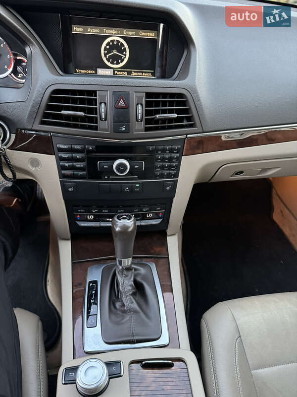 Купе Mercedes-Benz E-Class 2011 в Тересві