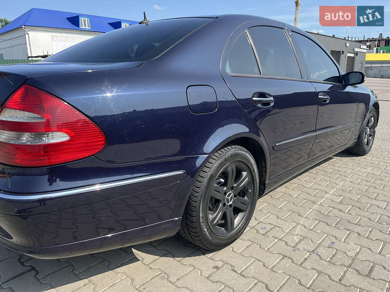 Седан Mercedes-Benz E-Class 2004 в Сокале