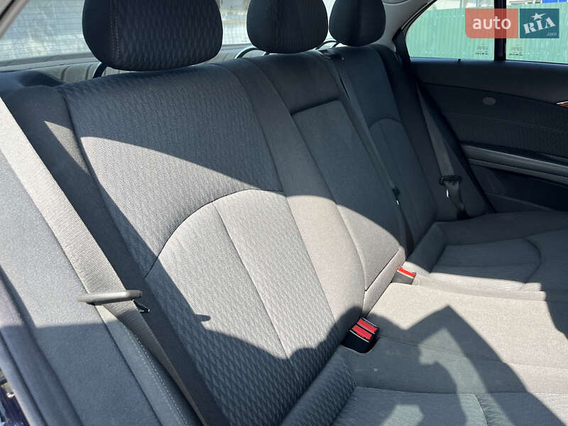 Седан Mercedes-Benz E-Class 2004 в Сокале